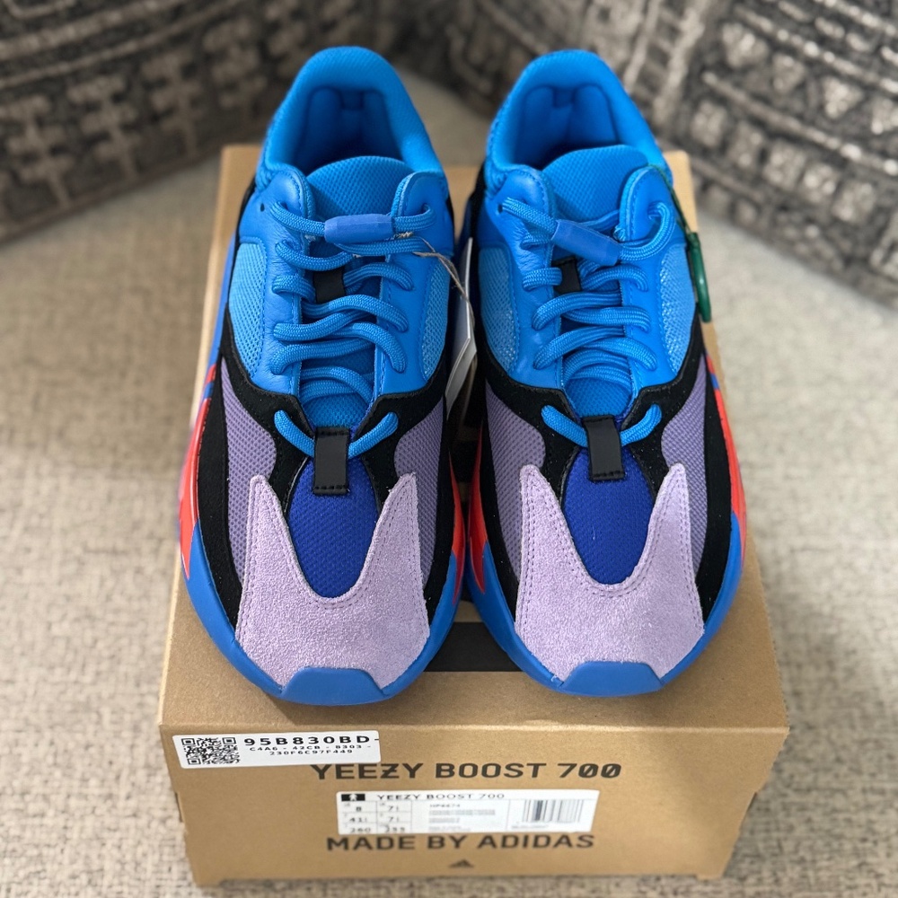 adidas Yeezy Boost 700